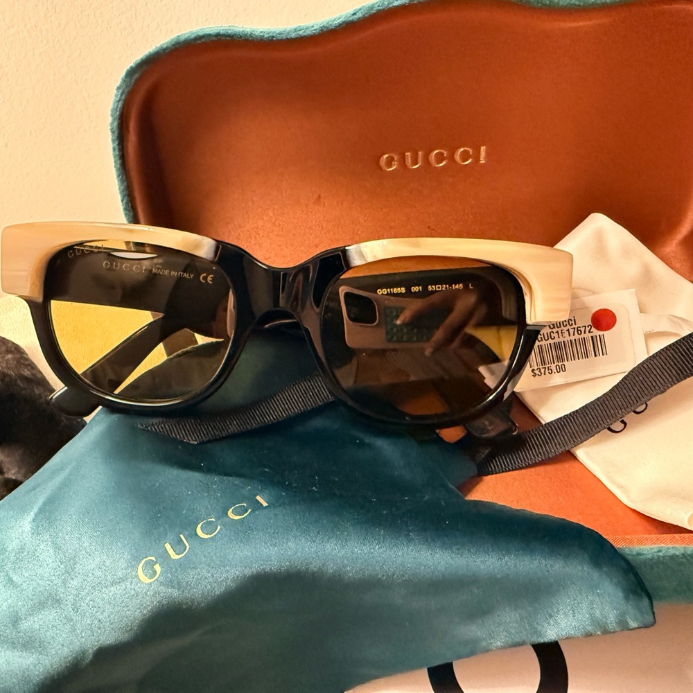 Gucci Black and Cream Sunglasses